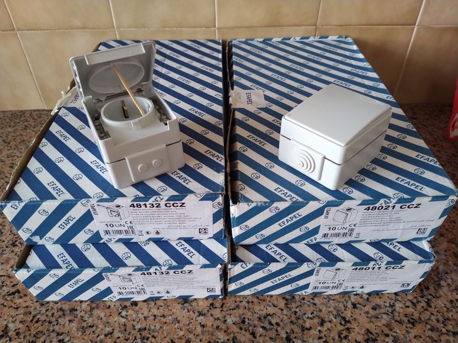 Tomadas interruptores estanque material elétrico casa quarto vivenda.