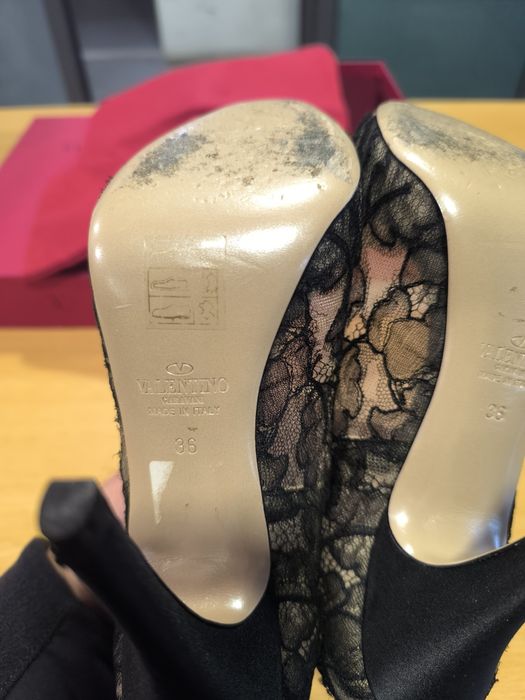 Sapatos de salto alto femininos Valentino