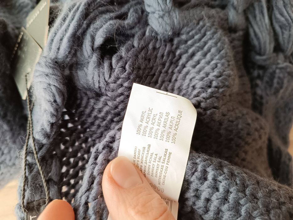 Długi ciepły damski granatowy szal z frędzlami 2,5 m 250 cm