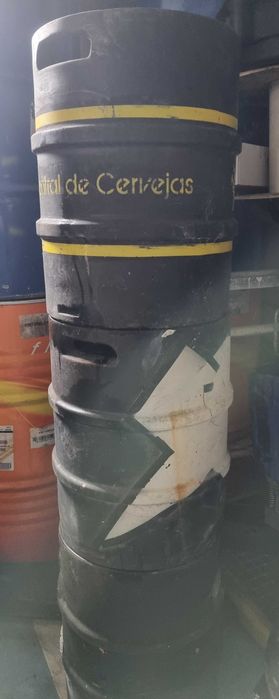 Vende-se urgente barril vazio vários tamanhos