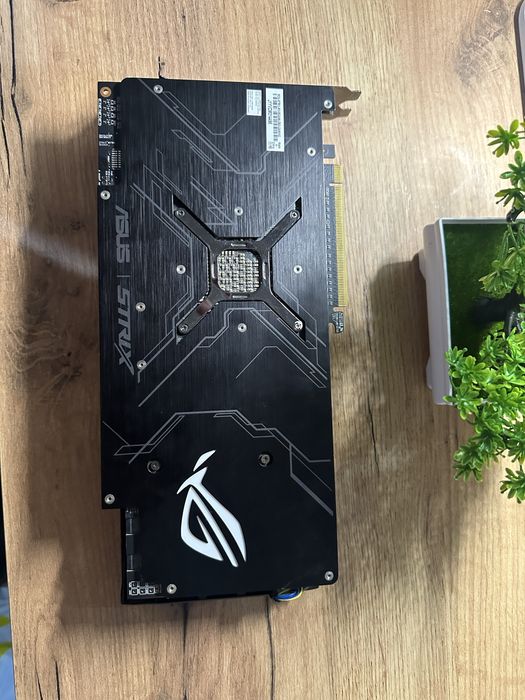 vega 56 8gb ASUS ROG STRIX состояние идеал,внутри пыли практически нет
