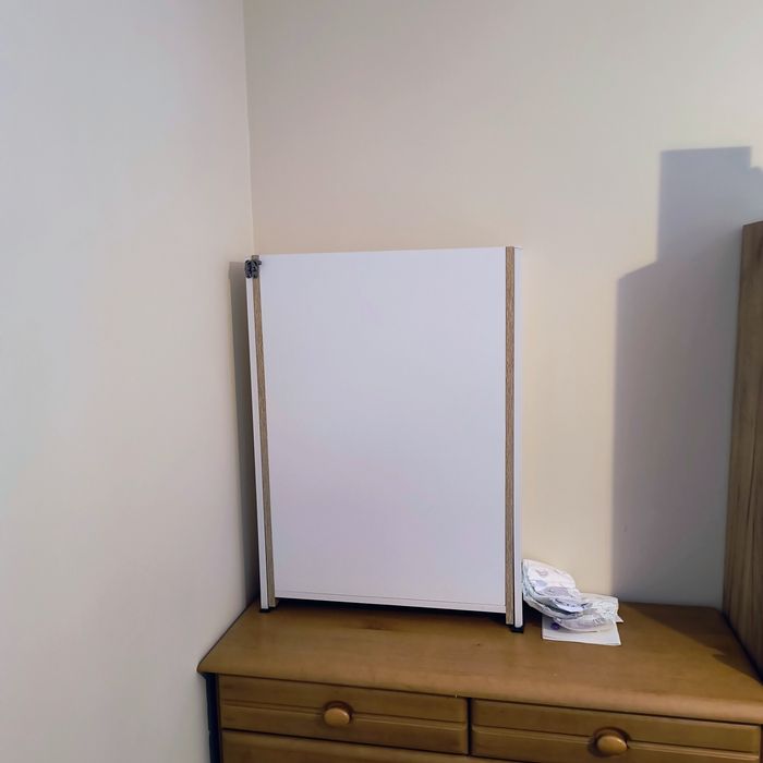 Przewijak ścienny z wkładem po jednym dziecku