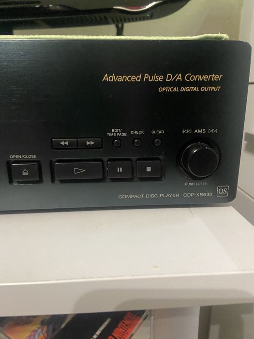 Leitor de CD Sony CDP-XB630 QS