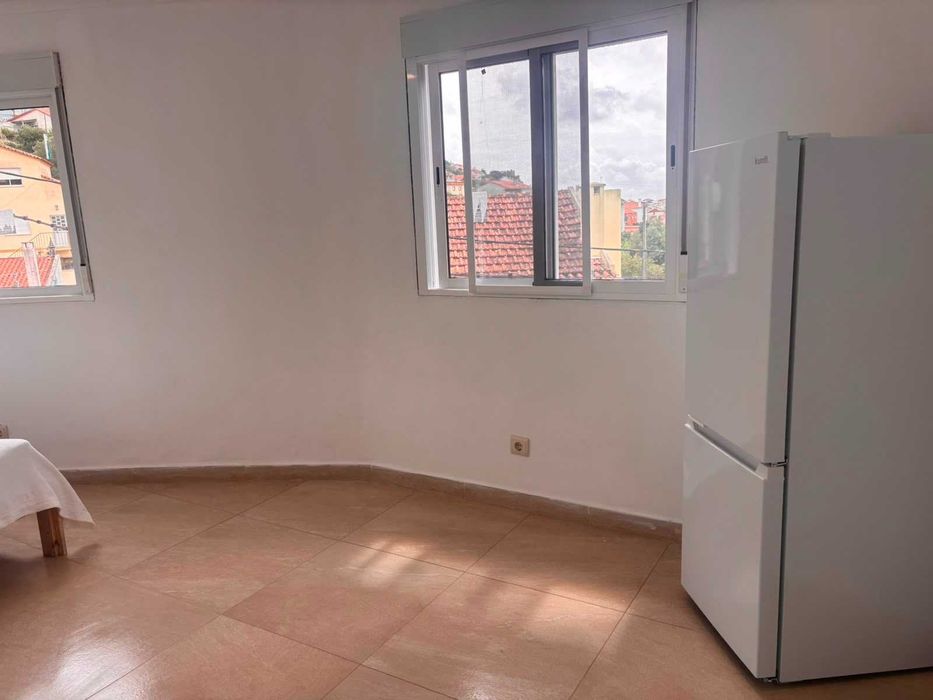 Quarto de casal arrendamento mensal na ponte da bica