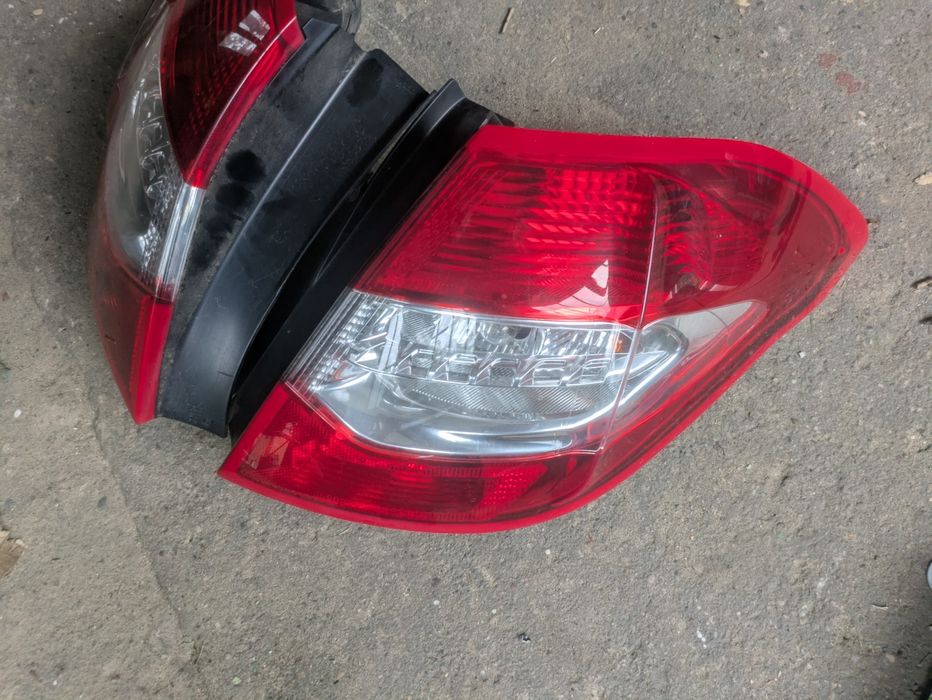 Citroen C4 II B7 lampa tylna   lewa prawa strona