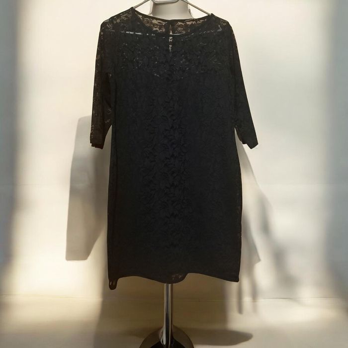 Elegancka sukienka koronkowa