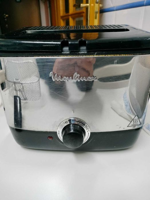 Fritadeira MOULINEX ideal para 2 / 3 pessoas