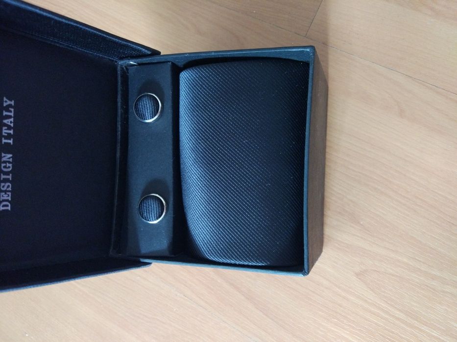 Gravata Preta com Botões de punho NOVO