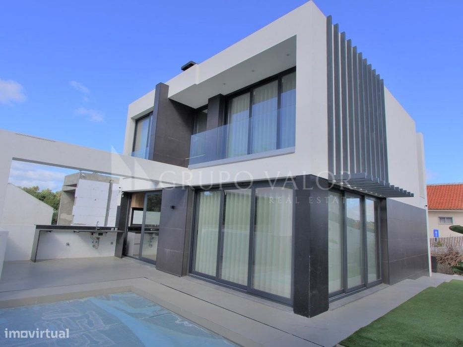 Moradia T4 com Piscina - Funchalinho