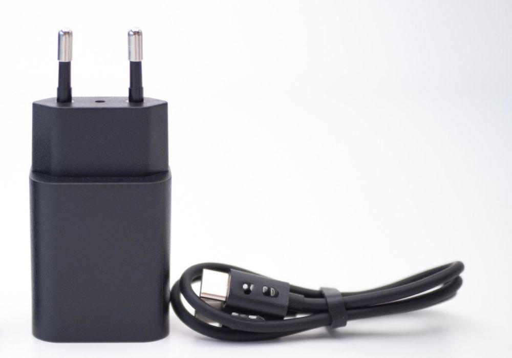 Ładowarka + kabel typ C (po obu stronach)