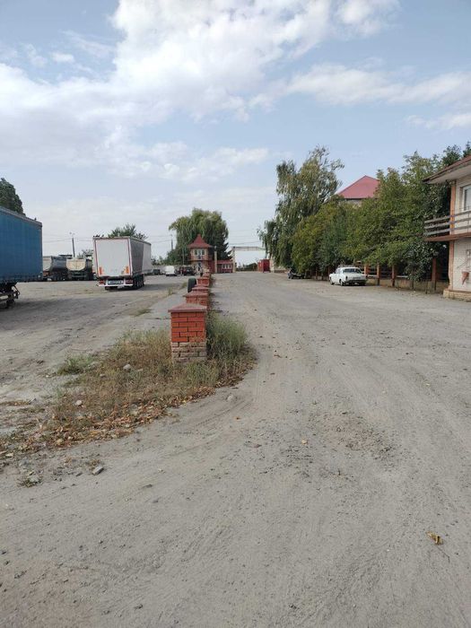 Продаж приміщень вільного призначення 3500м2 на земельній ділянці 2 га