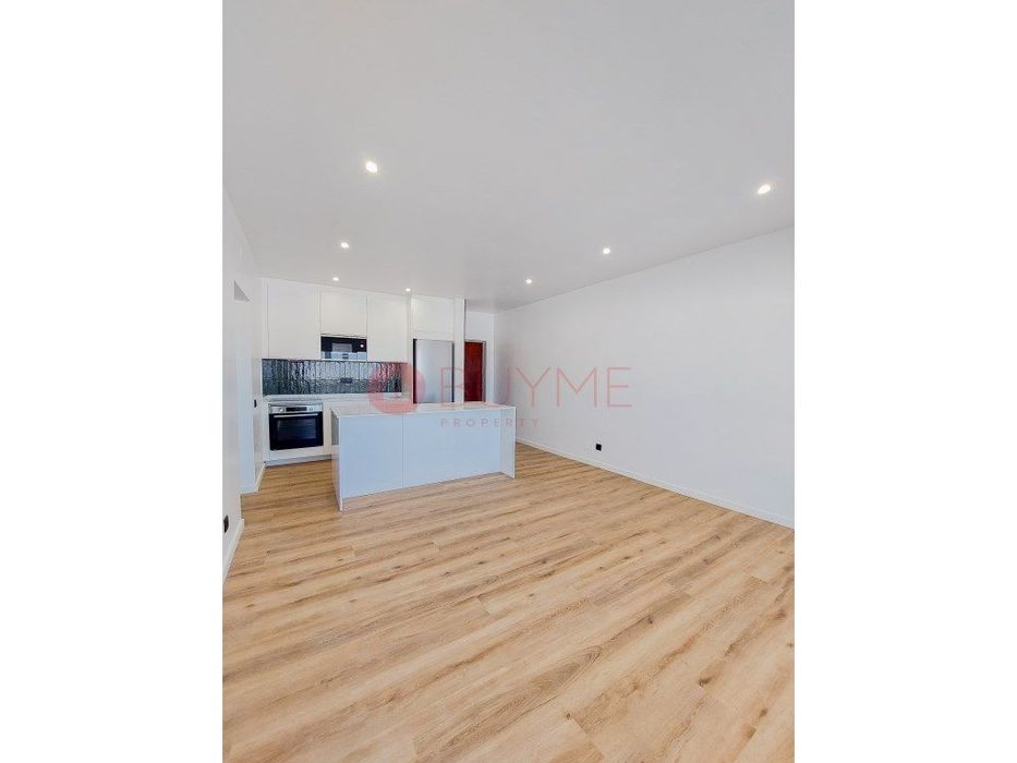 Apartamento T1 com varanda no centro de Quarteira a 100m da praia — Quarteira, Faro