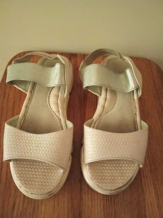 Взуття для дівчинки пакетом