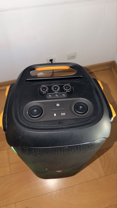 JBL PartyBox 710 800W Bluetooth e luzes LED
