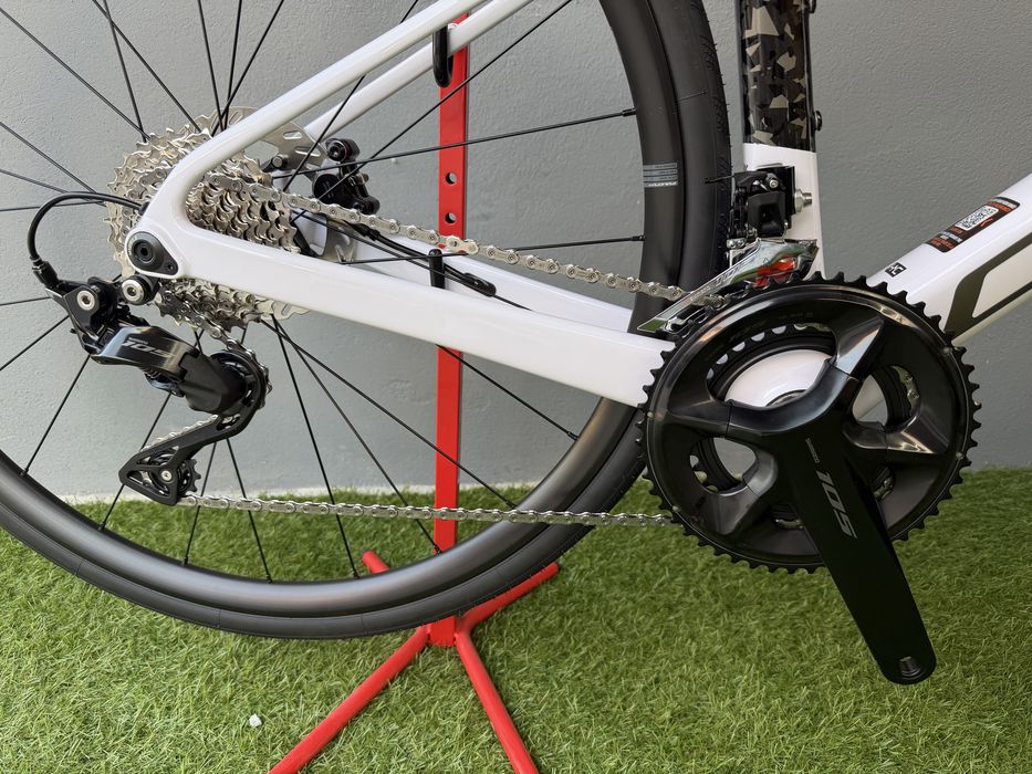 Novas coluer carbono invicta 2027