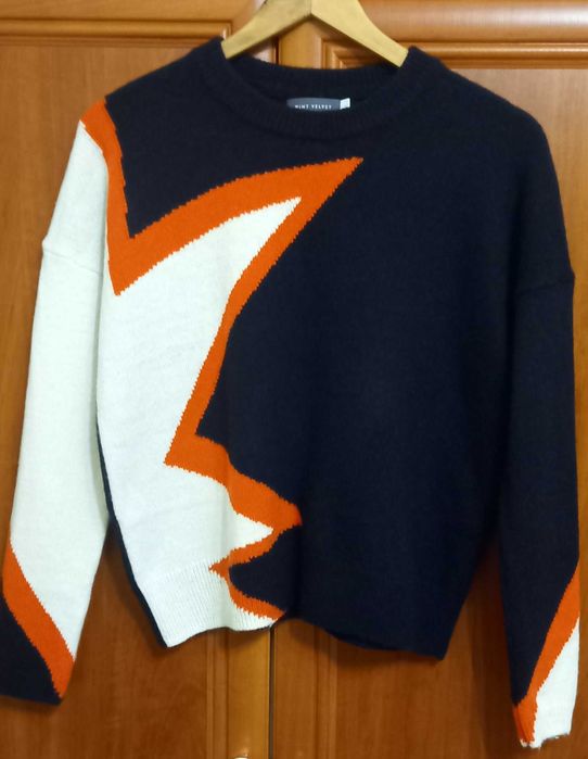 Оригінальний джемпер з натуральним складом