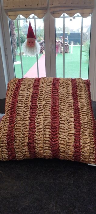 Almofadas em ráfia . Muito bonitas para decoração