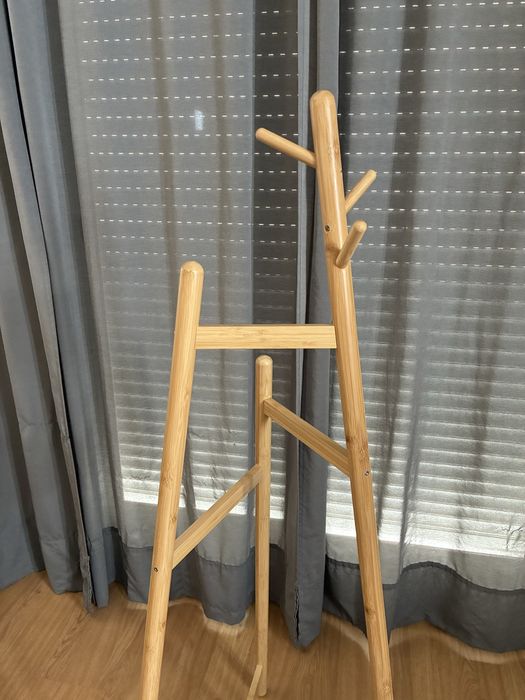 cabide de pé em bambu do IKEA, modelo MORSNING