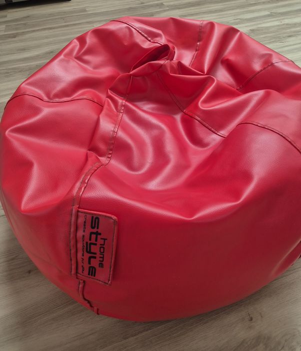 Puff vermelho com asa