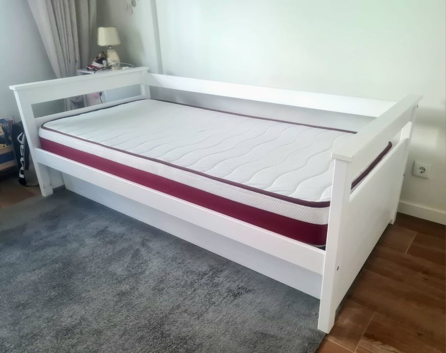 Cama dupla + 2 colchões em ótimo estado