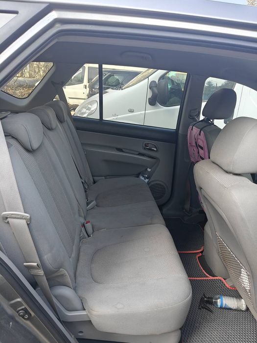 Kia Caren's 1.6 2011року