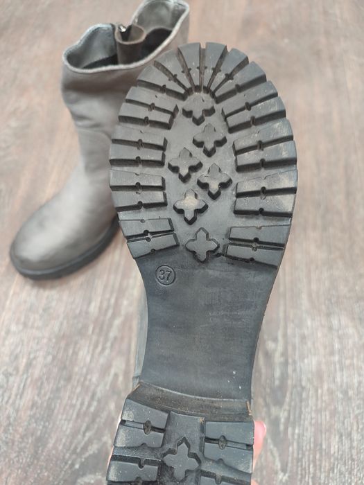 Продам демісезонні черевики