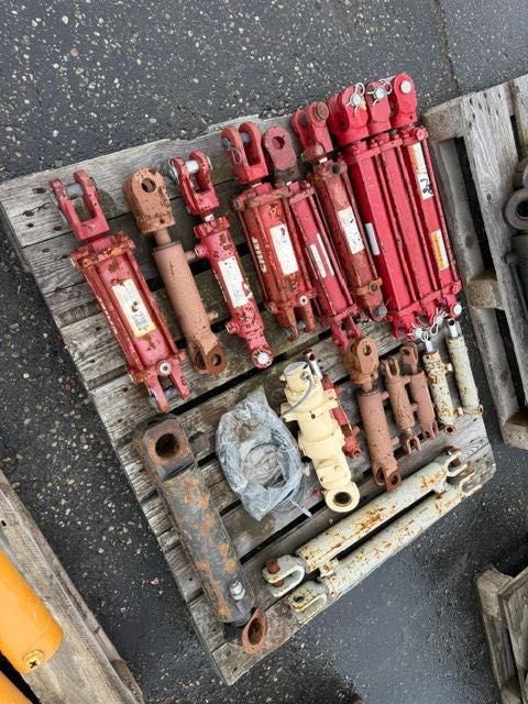 SIŁOWNIK HYDRAULICZNY NOWY Do wiertnicy mały  L-800 mm max
