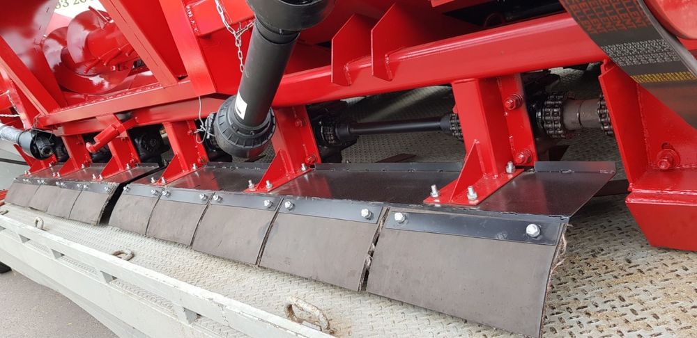 Жатка кукурузная КМС-8 под Case