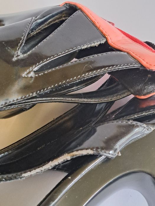 Lakierowane szpilki na platformie r. 38