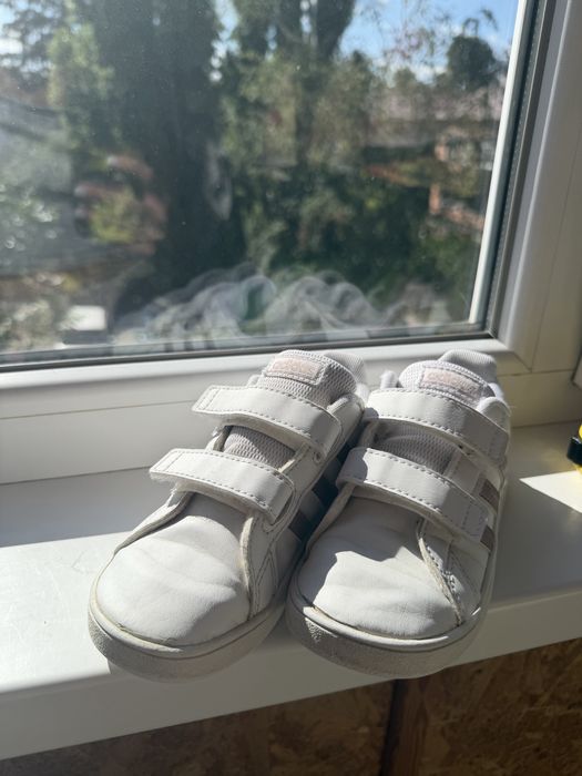 Кросівки adidas на дівчинку