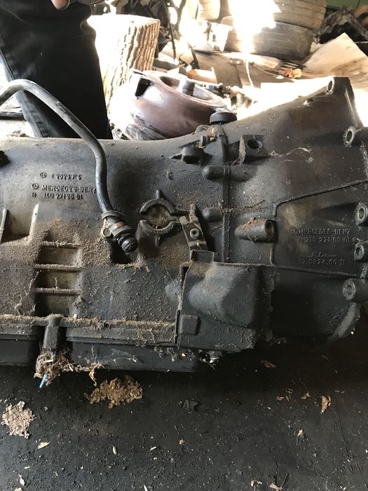 Коробка автомат,полуось,амортизатори