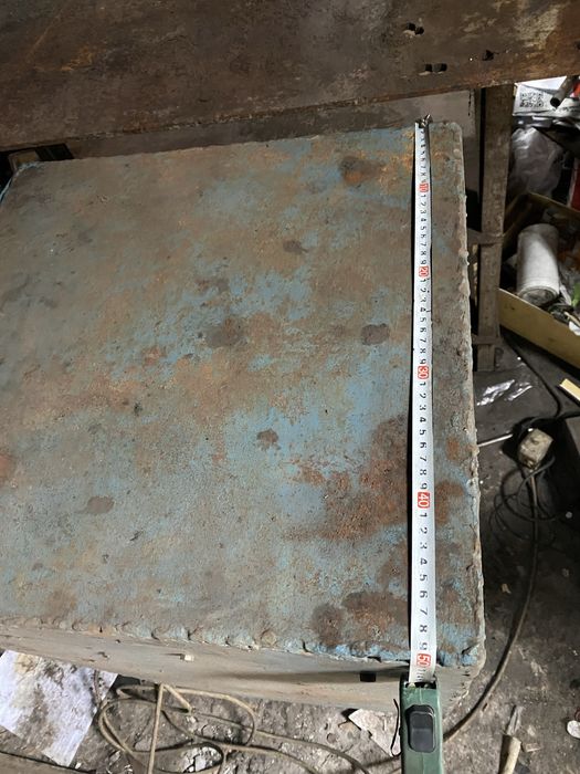 Металевий шкаф для інструменту