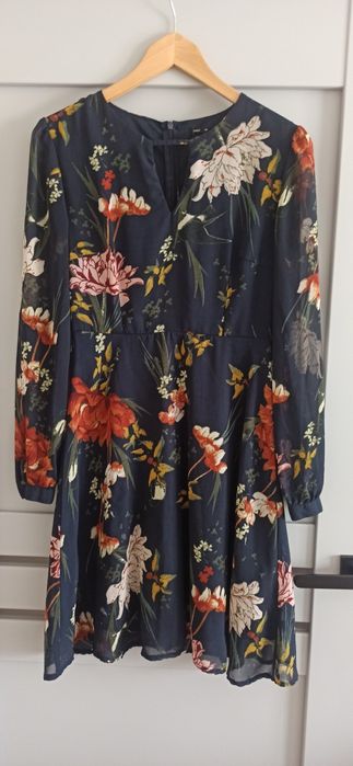 Kolorowa sukienka, lekka i elegancka