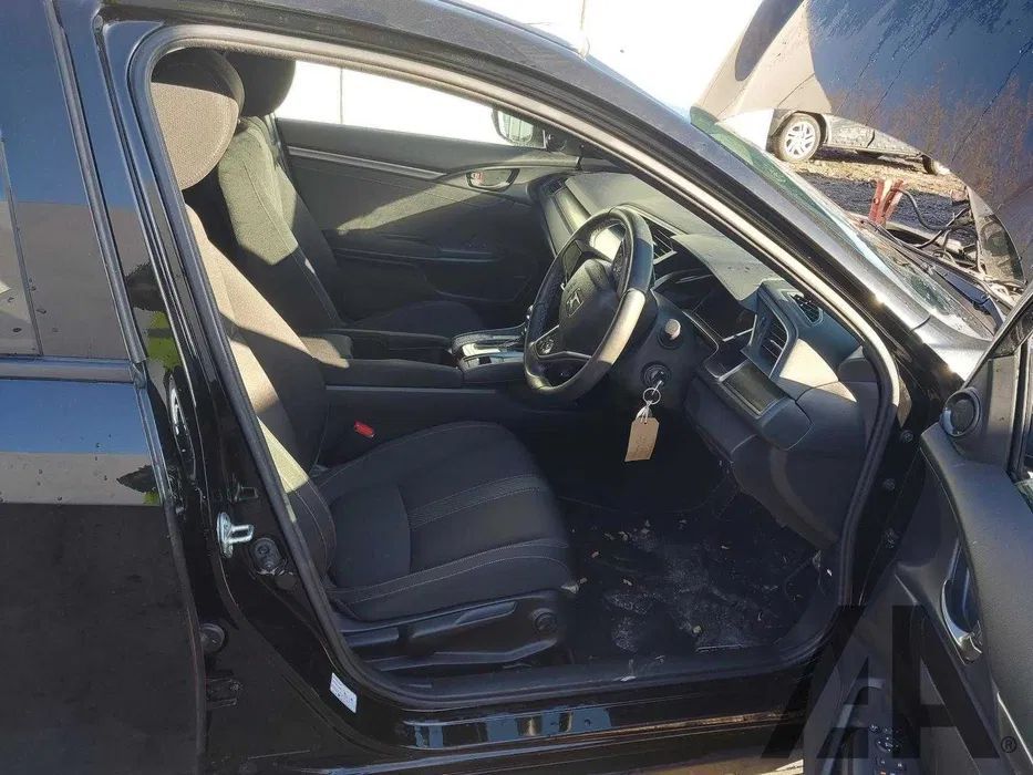 Honda CIVIC X Automat Kierownica Łopatki Poduszka Kierowcy Poduszka Pasażera Pas Bezpiczeństwa Fotele Przełącznik Zespolony Manetki Półka Bagażnika Płyta Podłoga Boczek Nakładka Pasa Tylnego Radio Wyświetlacz Słonecznik Osłona Dżwignia Zmiany biegów CWT P