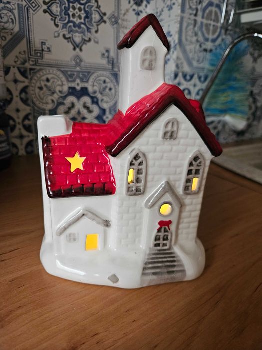 świecący domek i lampion święta