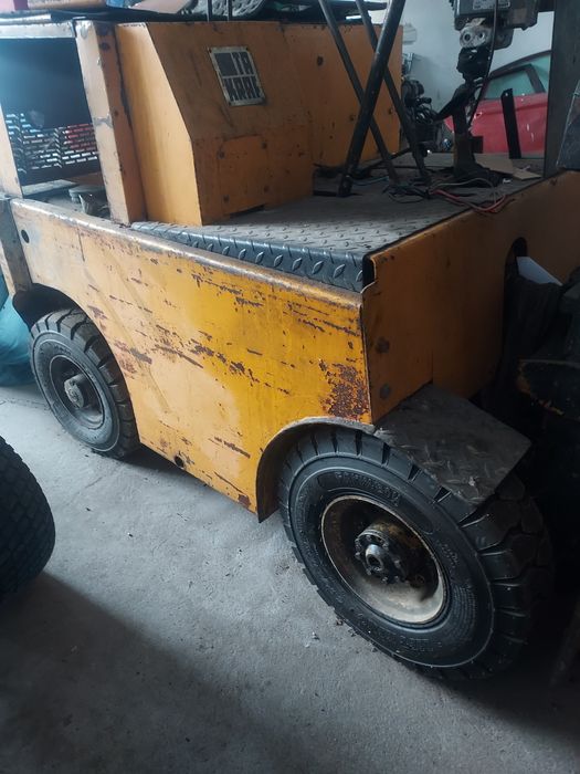 Wózek widłowy :diesel.