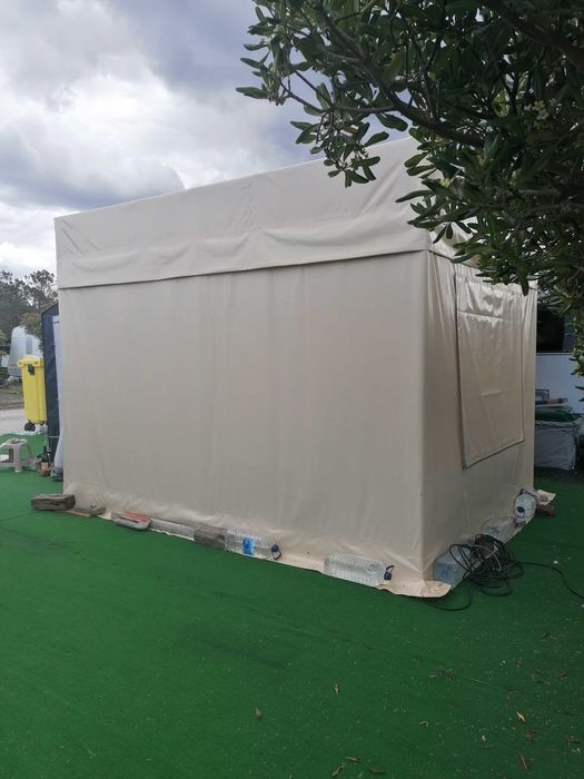 avancado para caravana em parque de campismo