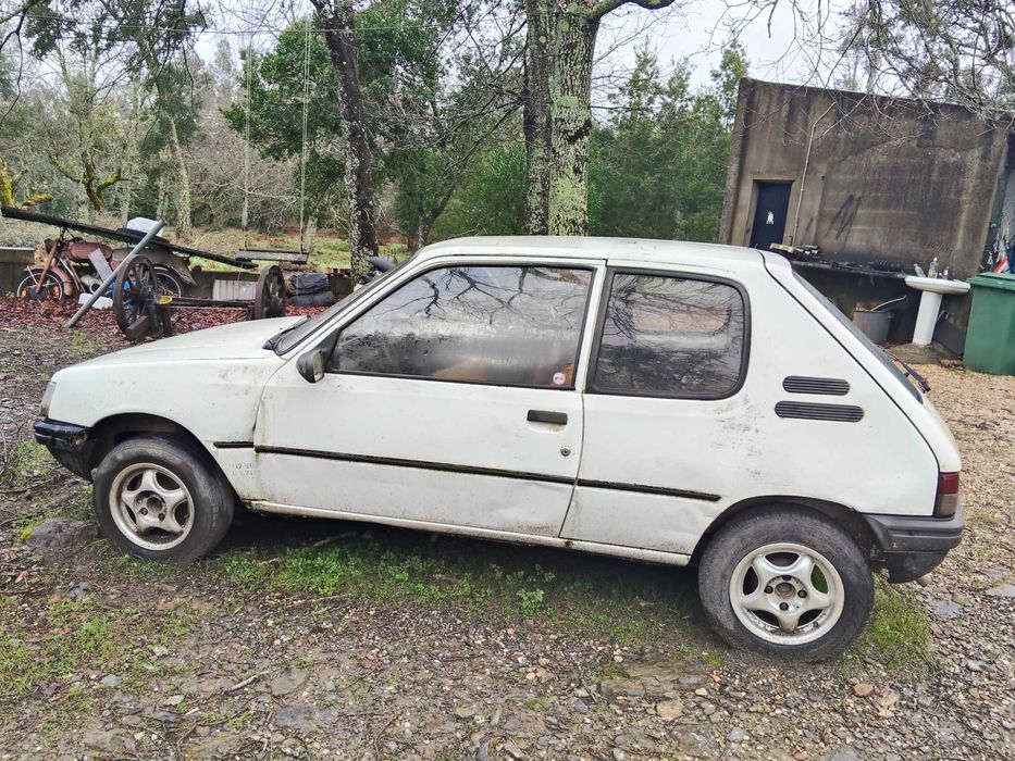 Peugeot 205 branco