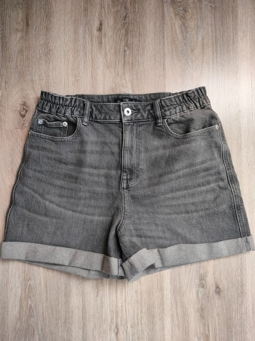 Szare krótkie spodenki dżinsowe M