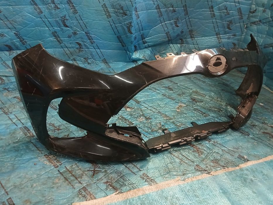 Zderzak przedni przod 8y8 TOYOTA YARIS IV 20- kolor 089