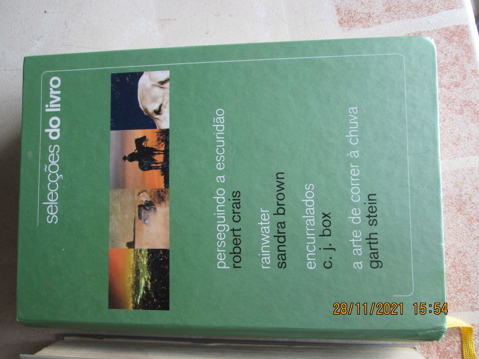 Livros de Jorge Amado e volumes do Sexo e Você