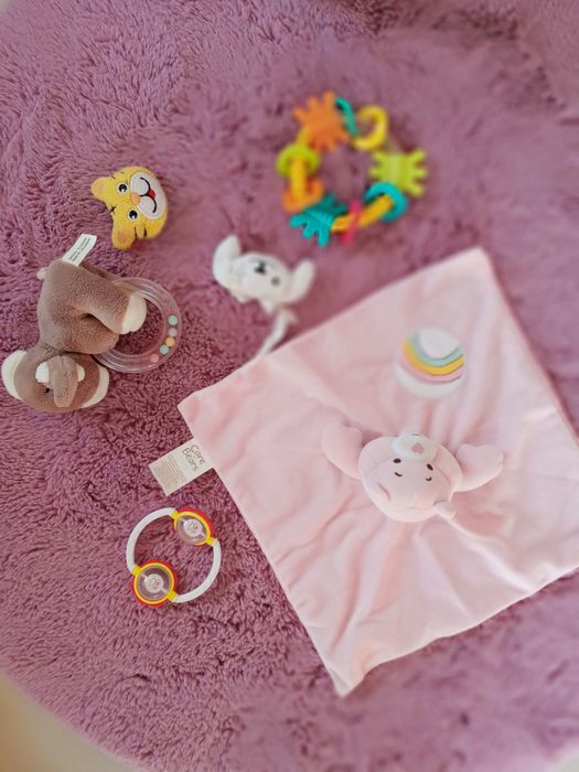 Zabawki niemowlęce gryzaki grzechotki