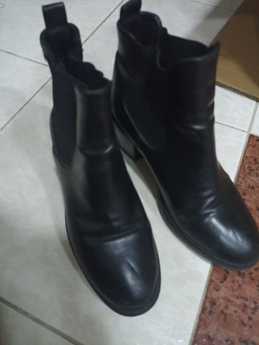 Botins pretos usados