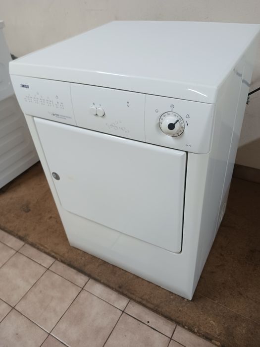 Máquina de secar roupa zanussi,,de tubo ....em ótimo estado possibilid