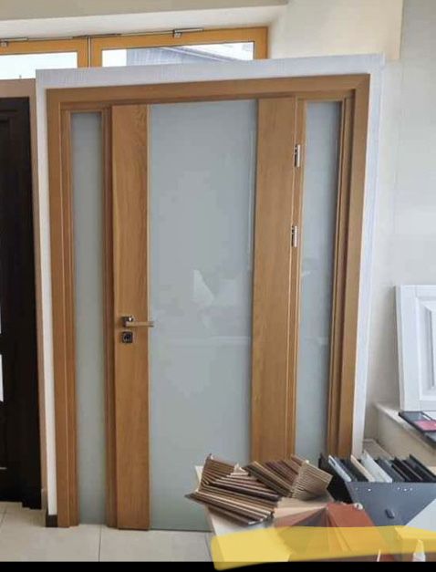 Drzwi debowe z doswitlem