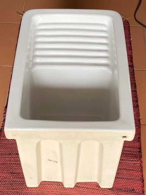 Tanque em porcelana Henares Roca