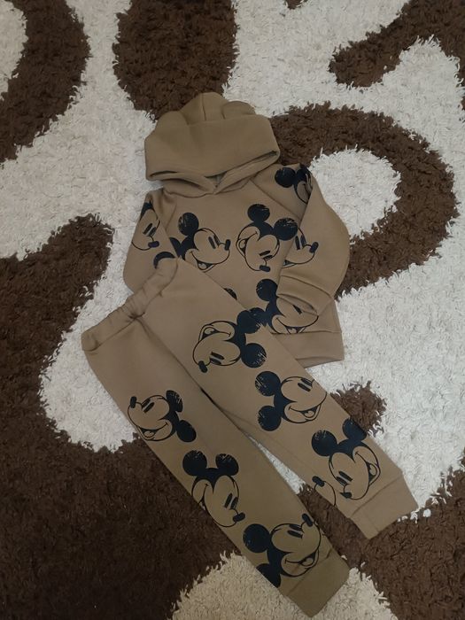 Продам костюмчик