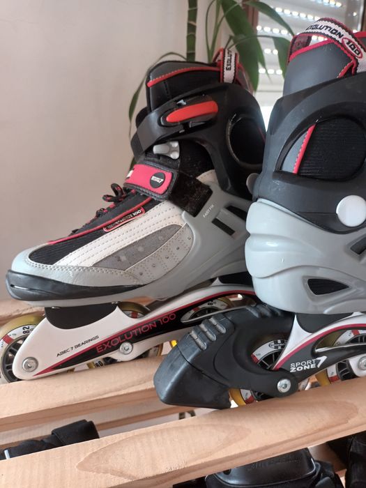 Patins em linha, joelheiras, cotoveleiras e pulsos