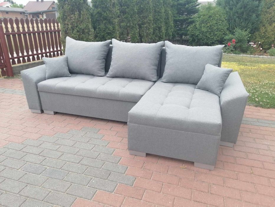 Narożnik z funkcją spania i pojemnikiem na pościel