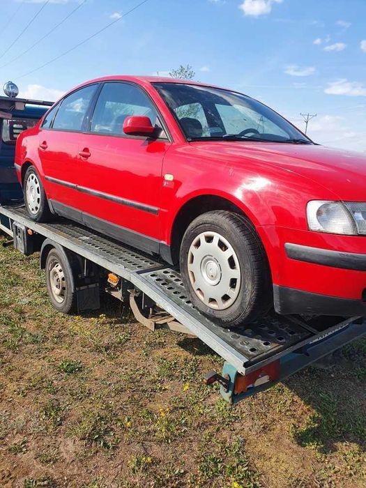 Volkswagen Passat B5 sedan 1.9 tdi 110KM przed lift czerwony na części